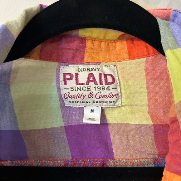 💝 3/$10. Medium colorful plaid button down shirt - Picture 2 of 3